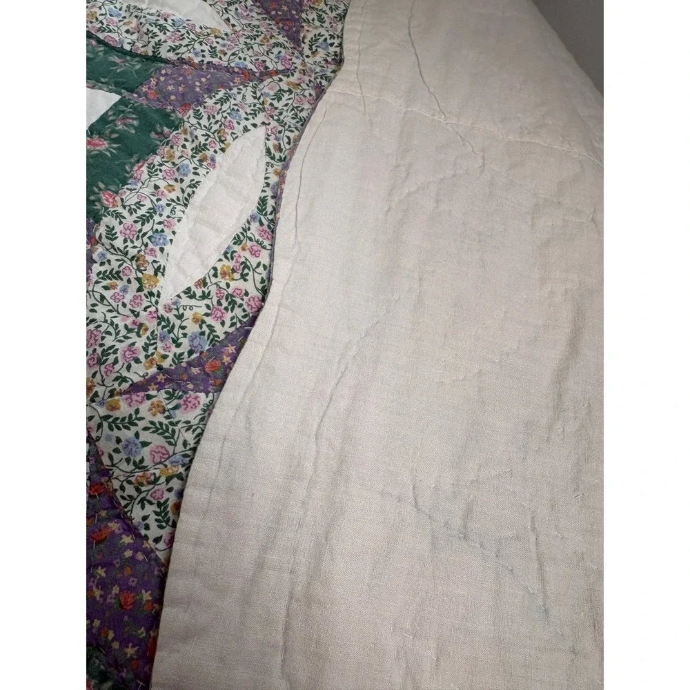 Double Wedding Ring Quilt Lavendar Green Embroidered Floral Farm Cottage Vintage
